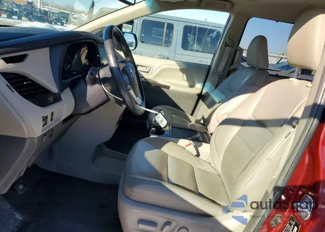 2016 Toyota Sienna Xle z USA, uszkodzony, nr VIN 5TDYK3DC2GS724718